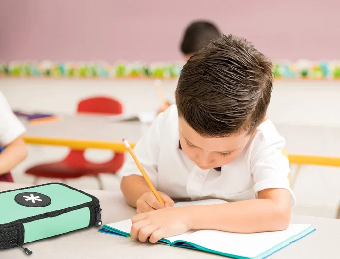 Antartik Plumier Escolar Doble Cremallera Color Menta 28 Piezas