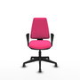 Silla de oficina Elche con mecanismo Asincro tapizada con Similpiel color Rosa. Equipada con Base piramidal negra, Brazos fijos y Ruedas 65 mm parqué