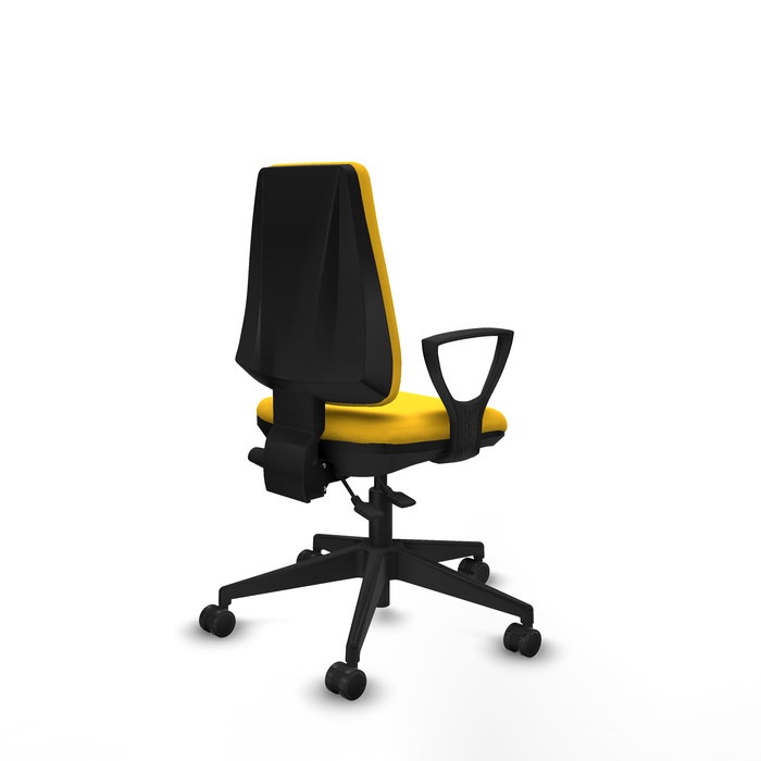 Silla de oficina Elche con mecanismo Asincro tapizada con Similpiel color Amarillo. Equipada con Base piramidal negra, Brazos fijos y Ruedas 65mm nailon