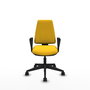 Silla de oficina Elche con mecanismo Asincro tapizada con Similpiel color Amarillo. Equipada con Base piramidal negra, Brazos fijos y Ruedas 65mm nailon