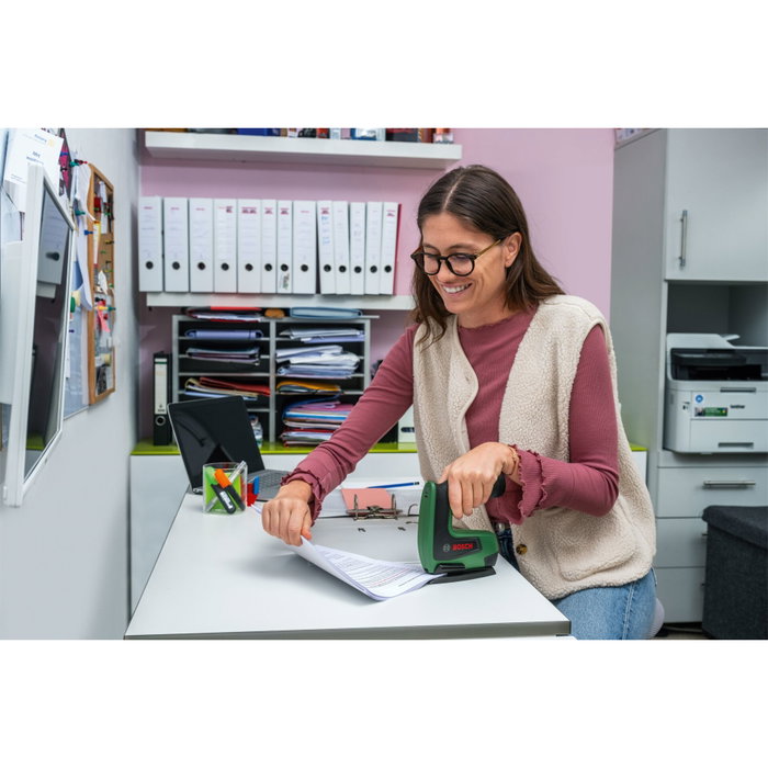 Bosch TWEO (C) Tacker con batería de 4V 2,0 Ah y accesorio para papel