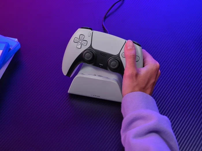 Trust Base de Carga Rápida GXT 255W para PS5 DualSense, Soporte de Recarga con LED Blanco, Cable USB-C Incluido