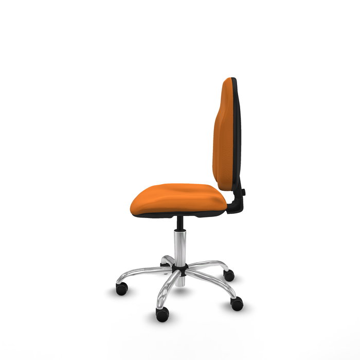 Silla de oficina Algarra con mecanismo Contacto permanente básico tapizada con Similpiel color Naranja. Equipada con Base cromada, Sin brazos y Ruedas de parqué