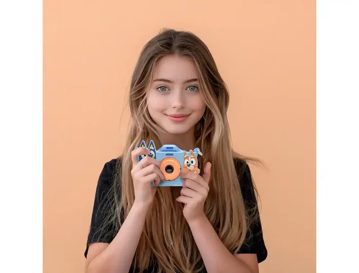 Lexibook Cámara Digital Infantil Bluey y Bingo con Protector Pantalla LCD 2.4'', Memoria 32 GB, Recargable USB-C, Cámara de Fotos para Niños