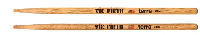 Vic Firth Baquetas American Classic 5Bn Nylon Terra Nogal Americano para Rock, Metal y Pop - Longitud 16" Diámetro 0.595"