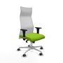 Sillón Albacete con mecanismo Sincro tapizada con Similpiel color Pistacho y malla color Blanco. Equipado con Base aluminio, Brazos 1D y Ruedas 65 mm parqué