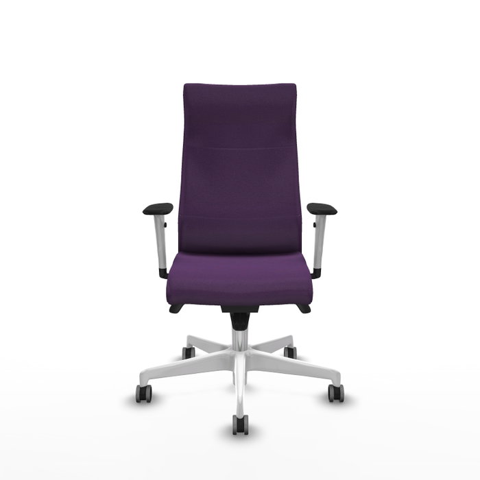 Sillón Albacete con mecanismo Sincro tapizada con Tela color Morado. Equipado con Base poliamida blanca, Brazos 1D y Ruedas 65 mm parqué