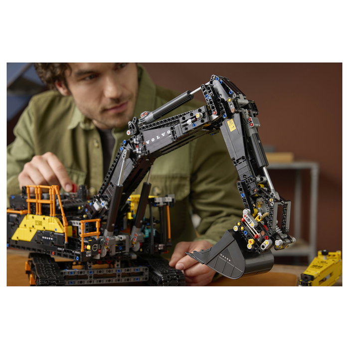 LEGO Technic Volvo EC500 Hybrid Excavator 42215