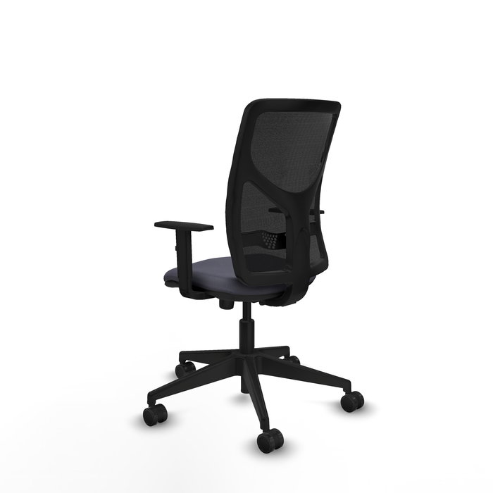 Silla de oficina Motilla con mecanismo Sincro tapizada con Tela color Gris oscuro y malla color negra. Equipada con lumbar 1D, Brazos 1D y Ruedas 65mm nailon