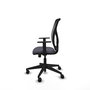 Silla de oficina Motilla con mecanismo Sincro tapizada con Tela color Gris oscuro y malla color negra. Equipada con lumbar 1D, Brazos 1D y Ruedas 65mm nailon