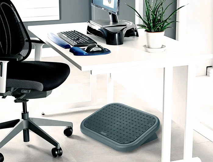 Q-connect Reposapiés ajustable con alfombrilla de caucho 450x330x85 mm Q-connect Reposapiés ajustable con alfombrilla de caucho 450x330x85 mm