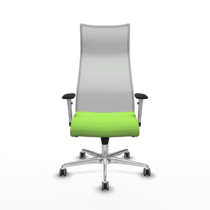 Sillón Albacete con mecanismo Sincro tapizada con Tela color Pistacho y malla color Blanco. Equipado con Base aluminio, Brazos 1D y Ruedas 65 mm parqué