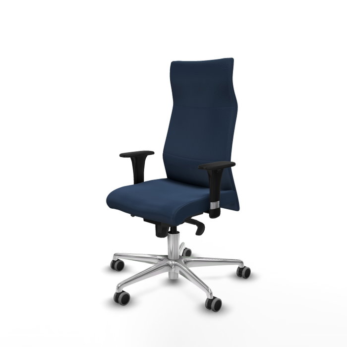 Sillón Albacete con mecanismo Sincro tapizada con Similpiel color Azul marino. Equipado con Base aluminio, Brazos 1D y Ruedas 65 mm parqué