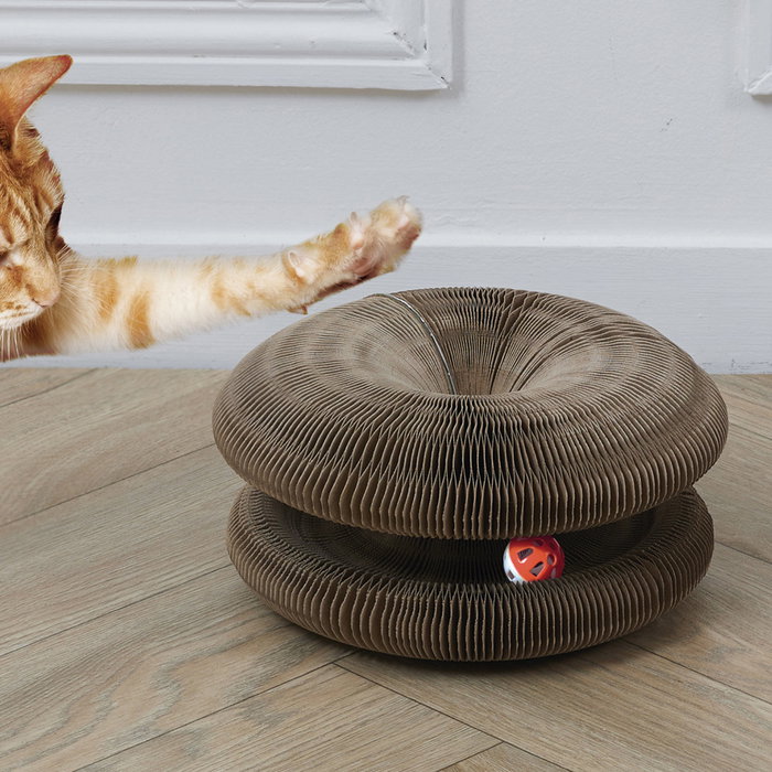 The Concept Factory Rascador para Gatos Mon Chat Mon Ch, Accesorio 2 en 1 Ajustable con Pelota Incluida, Juguete Resistente para Rascar y Jugar