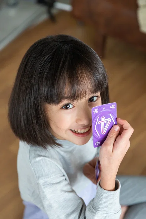 Jumbo 19821 Juego de Mesa 6th Sense - Juego de Cartas Coleccionable, 70 Naipes, para 2-6 Jugadores, a Partir de 10 Años (PEGI 10), Duración 30 Minutos, Multicolor