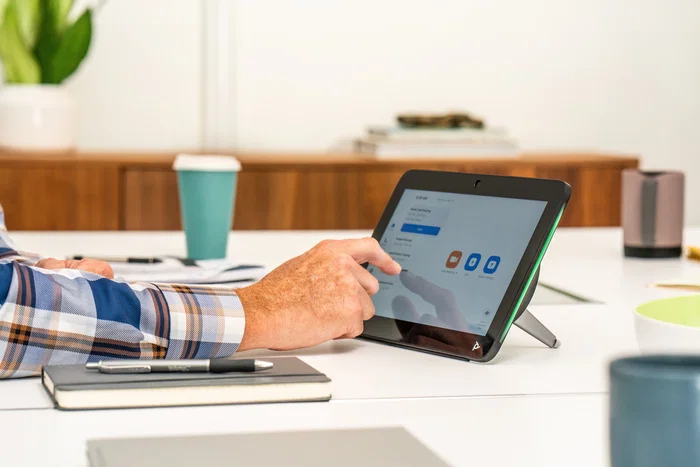 Poly Sistema de Alimentación para Teléfono de Conferencias Trio C60 con Cable de Poder y Cable de Red CAT-5 (Fuente de Alimentación)