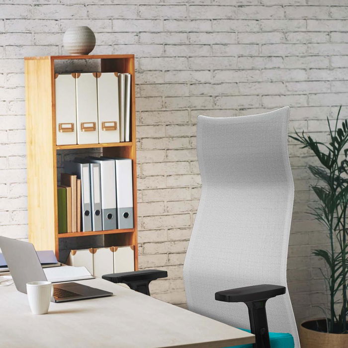 Sillón Albacete con mecanismo Sincro tapizada con Tela color Lila y malla color Blanco. Equipado con Base aluminio, Brazos 2D y Ruedas 65 mm parqué Sillón Albacete con mecanismo Sincro tapizada con Tela color Lila y malla color Blanco. Equipado con Base aluminio, Brazos 2D y Ruedas 65 mm parqué