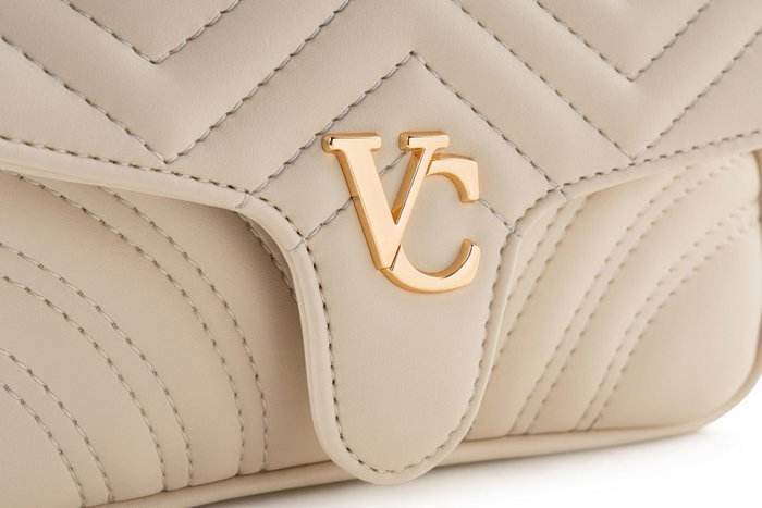 Vince Camuto Bolso Bandolera Crema Piel de Polivinilo Elegante para Mujer