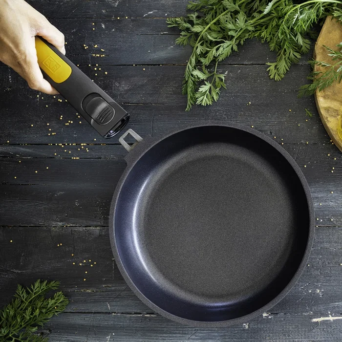 BRA Sartén Fast Click 481226 Ø26cm - Aluminio Fundido Indeformable 5.5mm, Antiadherente Teflon Select, Mango Desmontable, Apta para Todos los Fuegos Incluida Inducción