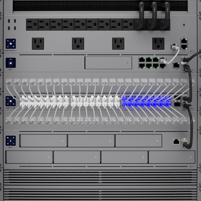 Ubiquiti Etherlighting Switch SGCC Steel 1U, 720W, 32x GbE RJ45, 16x 1/2.5 GbE RJ45, 4x 10G SFP+, 224 Gbps, 1.3" Touchscreen