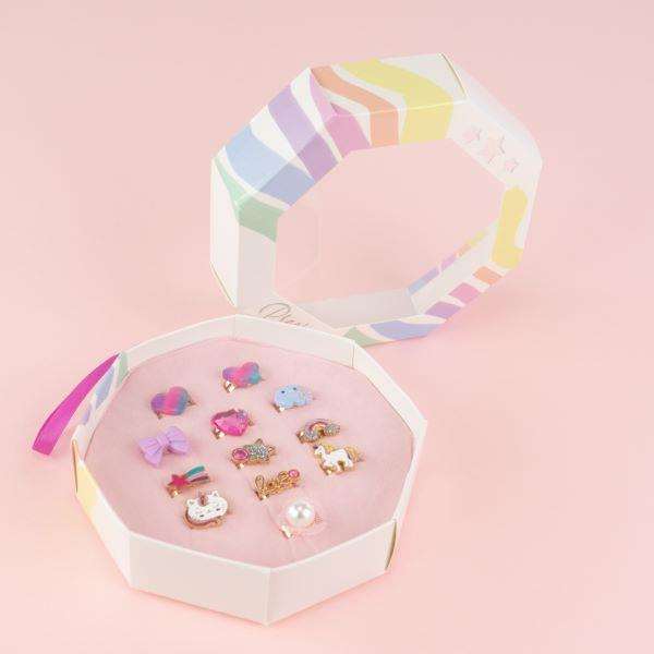Nice Set Caja con 12 Anillos Precious. Caja 12x12x3 cm para 3+ años. Idioma inglés. Nice Set Caja con 12 Anillos Precious. Caja 12x12x3 cm para 3+ años. Idioma inglés.