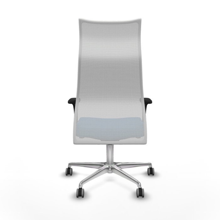 Sillón Albacete con mecanismo Sincro tapizada con Similpiel color Azul claro y malla color Blanco. Equipado con Base aluminio, Brazos 1D y Ruedas 65 mm parqué