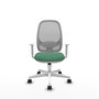 Silla de oficina Cilanco con mecanismo Sincro tapizada con Tela color Verde esmeralda y malla color Gris. Equipada con lumbar 1D, Reposabrazos blancos y Ruedas 65mm nailon