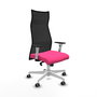 Sillón Albacete con mecanismo Sincro tapizada con Similpiel color Rosa y malla color Negro. Equipado con Base poliamida blanca, Brazos 1D y Ruedas 65 mm parqué