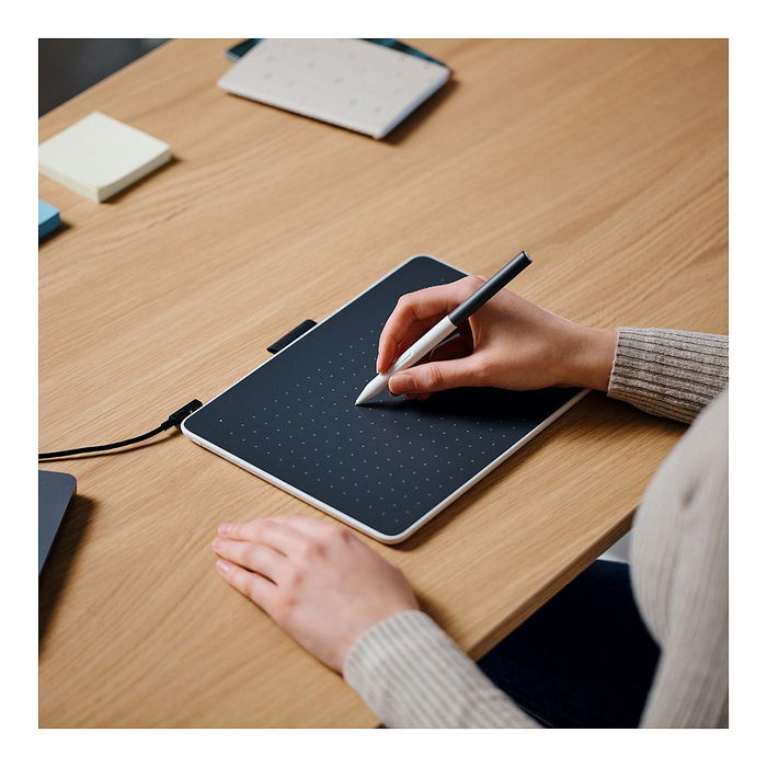 Wacom Tablet One / CTC4110WLW1B Black S - Tablet gráfica digital con lápiz, color negro
