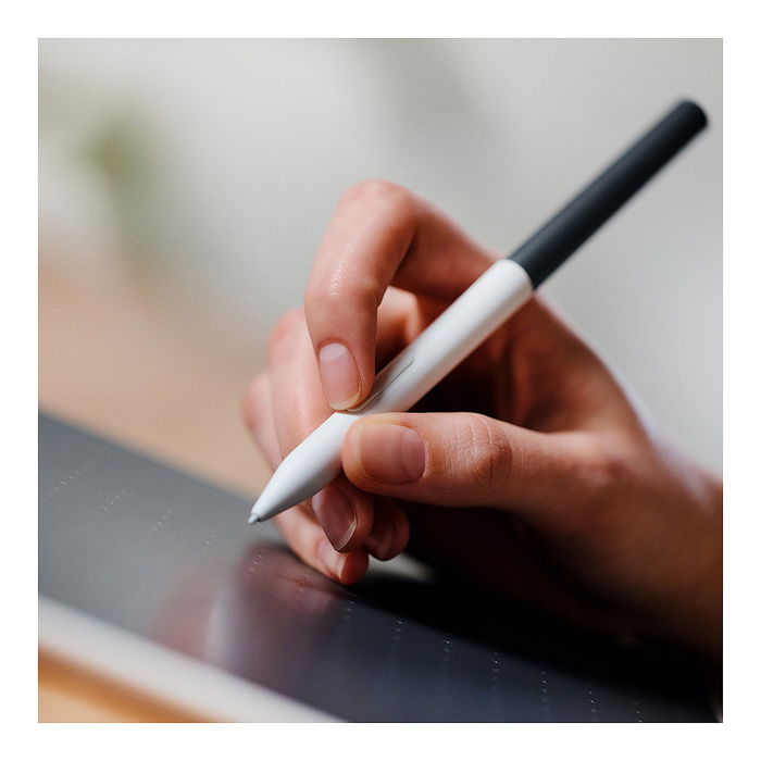 Wacom Tablet One / CTC4110WLW1B Black S - Tablet gráfica digital con lápiz, color negro