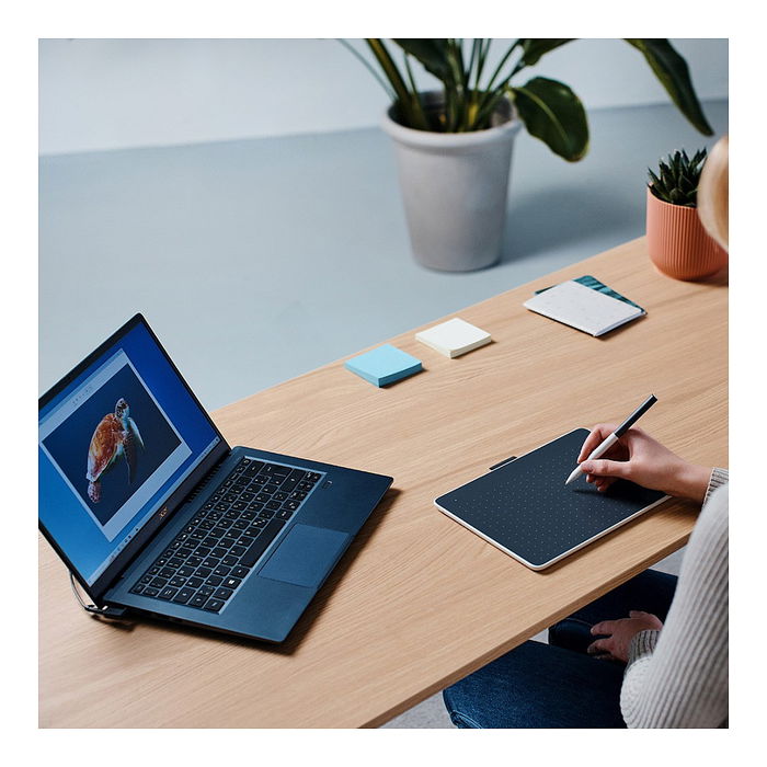 Wacom Tablet One / CTC4110WLW1B Black S - Tablet gráfica digital con lápiz, color negro