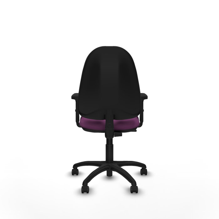 Silla de oficina Algarra con mecanismo Contacto permanente básico tapizada con Similpiel color Morado. Equipada con Base poliamida negra, Brazos 2D y Ruedas de parqué