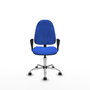 Silla de oficina Algarra con mecanismo Contacto permanente básico tapizada con Tela color Azul. Equipada con Base cromada, Brazos fijos y Ruedas autofrenantes