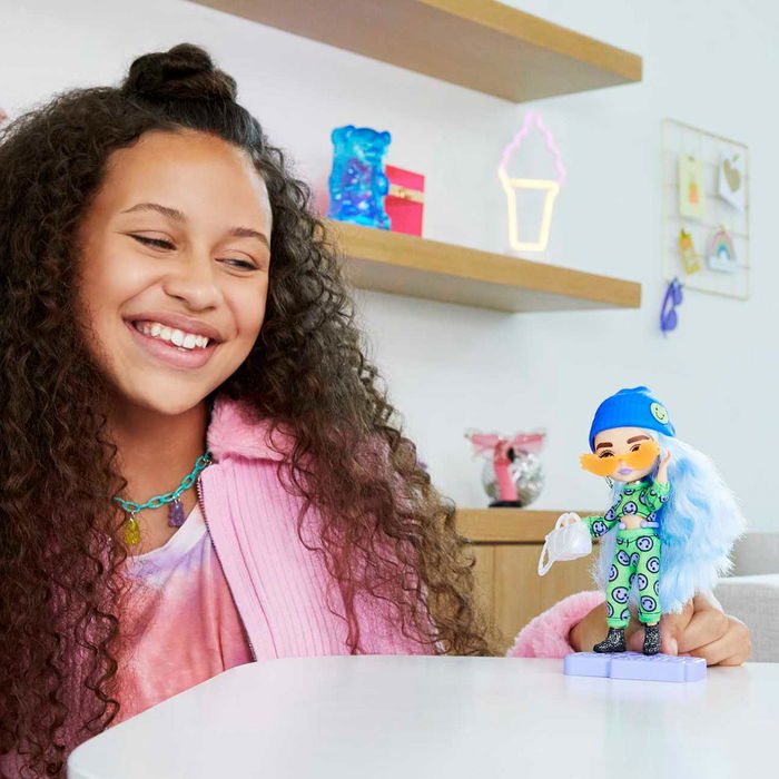 Barbie HGP65 Muñeca Extra Mini Pelo Azul Hielo 14cm