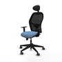 Silla de oficina Alocén con mecanismo Sincro tapizada con Tela color Azul cielo y malla color Negro. Equipada con lumbar 1D, Brazos 1D, Cabecero Fijo y Ruedas 65 mm parqué