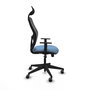 Silla de oficina Alocén con mecanismo Sincro tapizada con Tela color Azul cielo y malla color Negro. Equipada con lumbar 1D, Brazos 1D, Cabecero Fijo y Ruedas 65 mm parqué