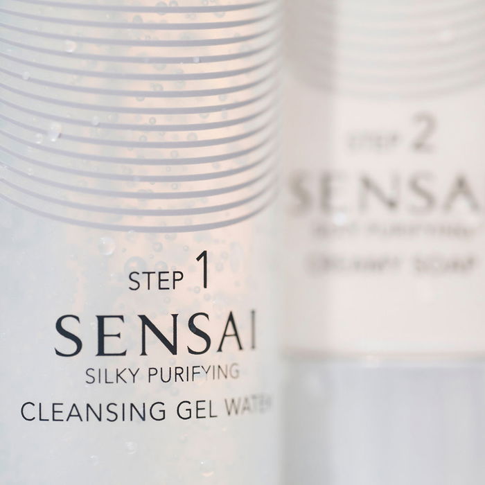 SENSAI SILKY PURIFYING Cleansing Gel Water 150 ml - Gel Limpiador Purificante con Tecnología Hydro Shift y Koishimaru Silk para Todo Tipo de Piel
