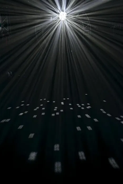 Algamlight Bola De Espejos Motorizada Efecto Profesional 9 Canales DMX Detección Música Automático 20W 2.9kg 320x320x110mm