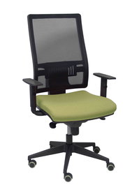 Silla de oficina Horna con mecanismo Sincro tapizada con Tela color Verde oliva y malla color Negro. Equipada con lumbar 1D, Brazos 1D y Ruedas de parqué