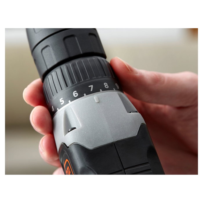 Black & Decker BCD001C1 Taladro Atornillador Percutor a Batería 18V 1.5Ah Ión-Litio, Sin Llave, 37Nm, 2 Velocidades, Luz LED, Negro/Rojo