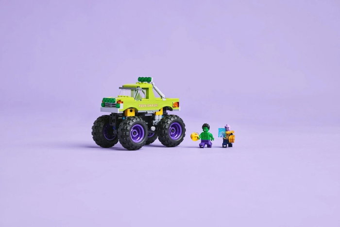 LEGO Marvel 76312 Camión de Hulk vs. Thanos con 2 Minifiguras