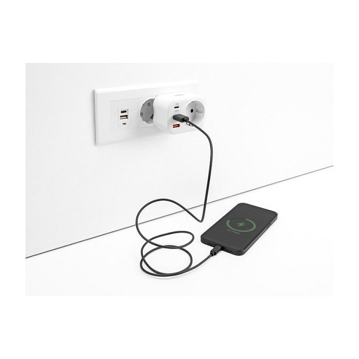 DeLOCK 11498 Enchufe Schuko con Protección Infantil y 3 Puertos USB-C PD de 20 W, Tipo F, Blanco, 250 V, 16 A, 4000 W
