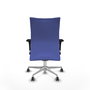 Silla Albacete confidente con mecanismo Sincro tapizada con Tela color Azul claro. Equipada con Base aluminio, Brazos 1D y Ruedas 65 mm parqué