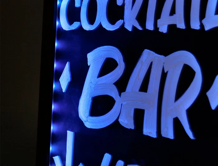 Liderpapel Pizarra de Cristal con LED para Rotuladores Tiza, Caballete Madera, 50x90cm Liderpapel Pizarra de Cristal con LED para Rotuladores Tiza, Caballete Madera, 50x90cm