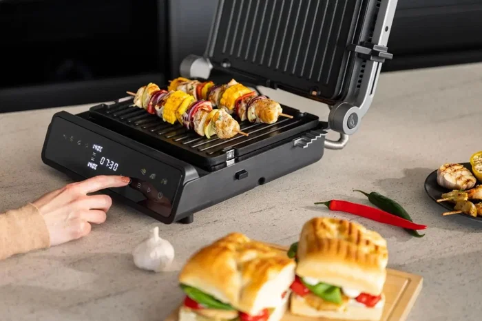 Hisense Contact Grill Digital 2000W HCG2000D antiadherente Hisense Contact Grill Digital 2000W HCG2000D antiadherente