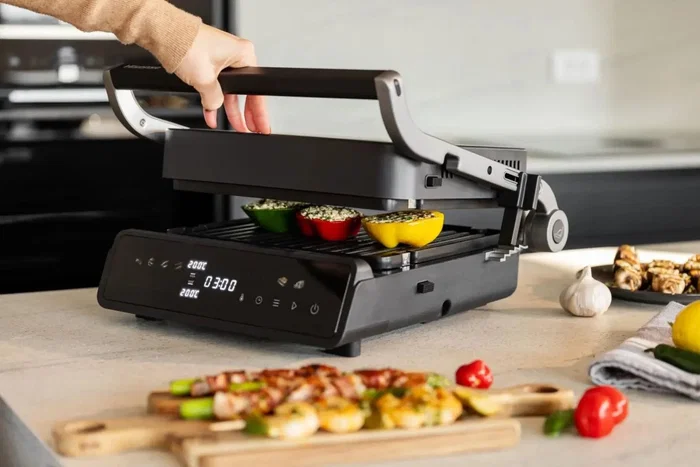 Hisense Contact Grill Digital 2000W HCG2000D antiadherente Hisense Contact Grill Digital 2000W HCG2000D antiadherente