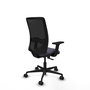 Silla de oficina Zulema con mecanismo Sincro tapizada con Tela color Gris oscuro y malla color Negro. Equipada con lumbar 1D, Brazos 2D y Ruedas 65mm nailon