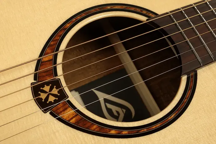 LAG Guitarra Acústica Dreadnought Tramontane 318 - Natural Brillante