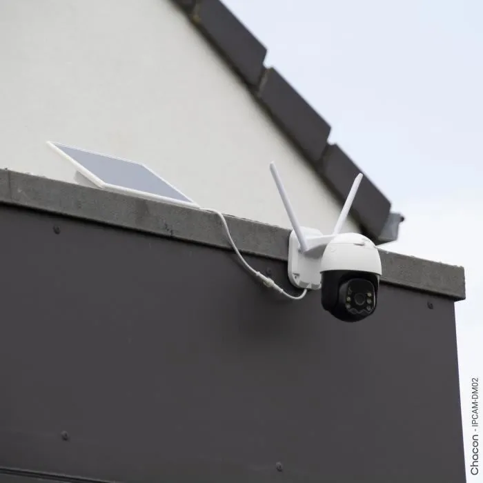 Chacon 2-IPCAM-DM02 Cámara de Exterior con Panel Solar WiFi para Vigilancia del Hogar Compatible con Google Home y Amazon Alexa