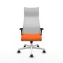Sillón Albacete con mecanismo Sincro tapizada con Tela color Naranja y malla color Blanco. Equipado con Base poliamida blanca, Brazos 1D y Ruedas 65mm nailon